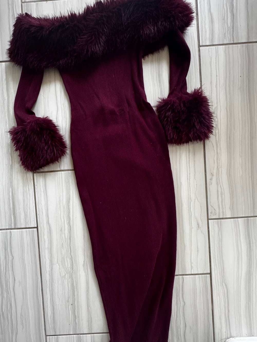 Fashion Nova Off-Shoulder Faux Fur Trim Bodycon Dress in Burgundy